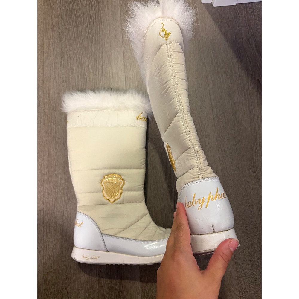 Baby Phat Vintage Y2K White Quilted Faux Fur Snow Boots Gold Logo Womens Size 8